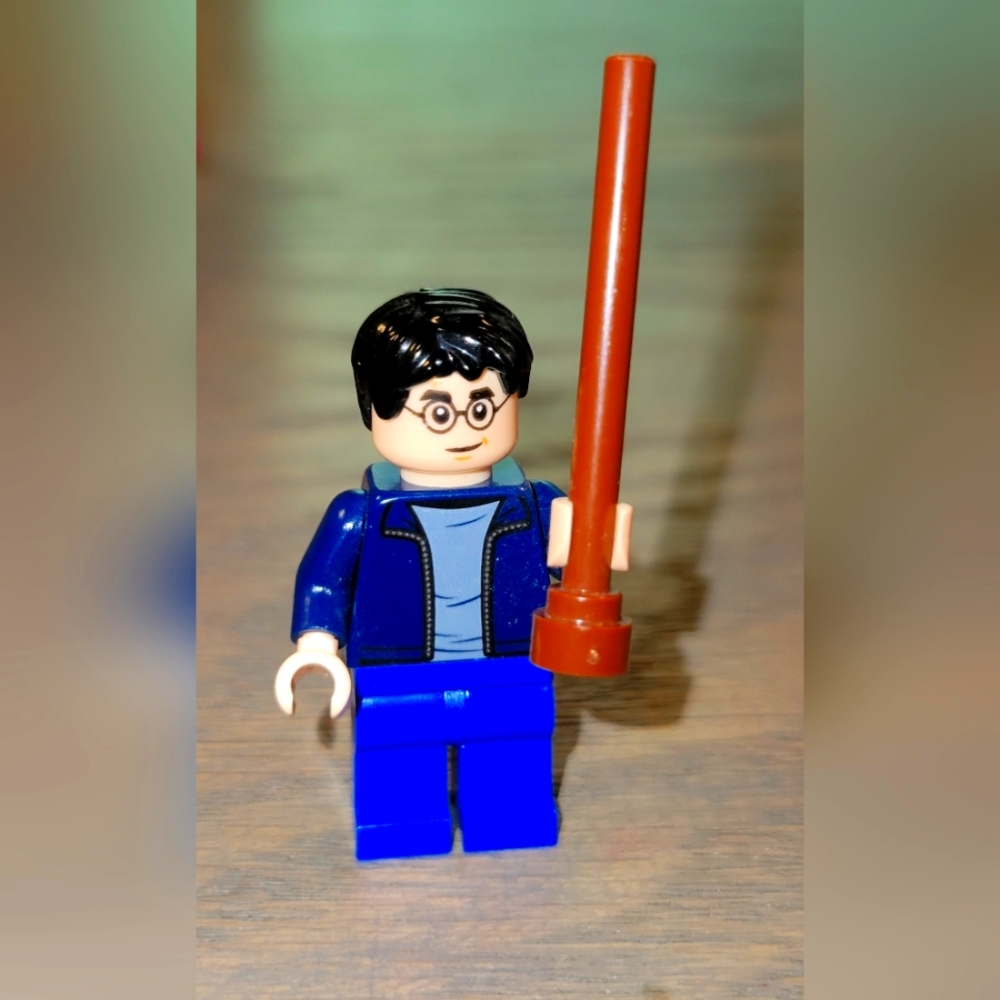 LEGO HARRY POTTER Dark Blue Mini Figure With Wand